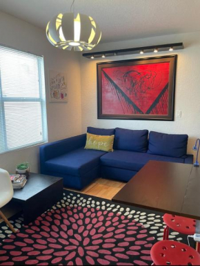1 bed apt. A BLOCK FROM THE BEACH